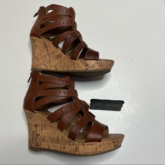 American Eagle Outfitters Shoes - AMERICAN EAGLE BROWN ZIPPER SIZE 6 CAGED PEEP TOE WEDGES